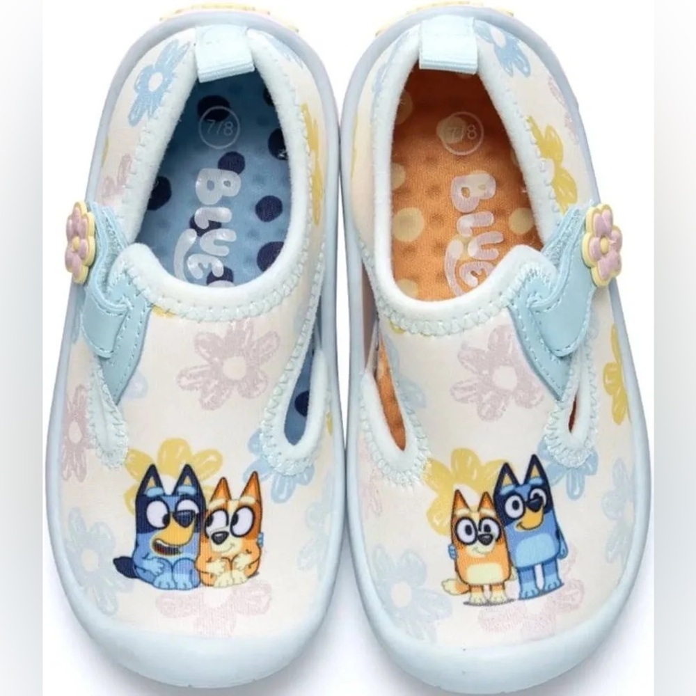 Toddler bluey water shoes size 10